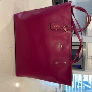 Fuchsia/navy blue Coach handbag. Size 15x10